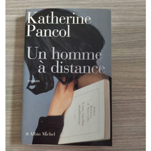 Un homme à distance